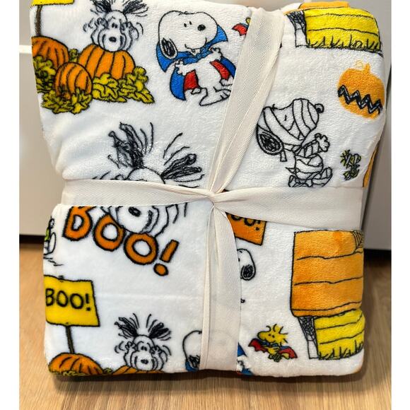 NEW Snoopy Peanuts Gang Halloween Twin Blanket 60x90 - Picture 1 of 4